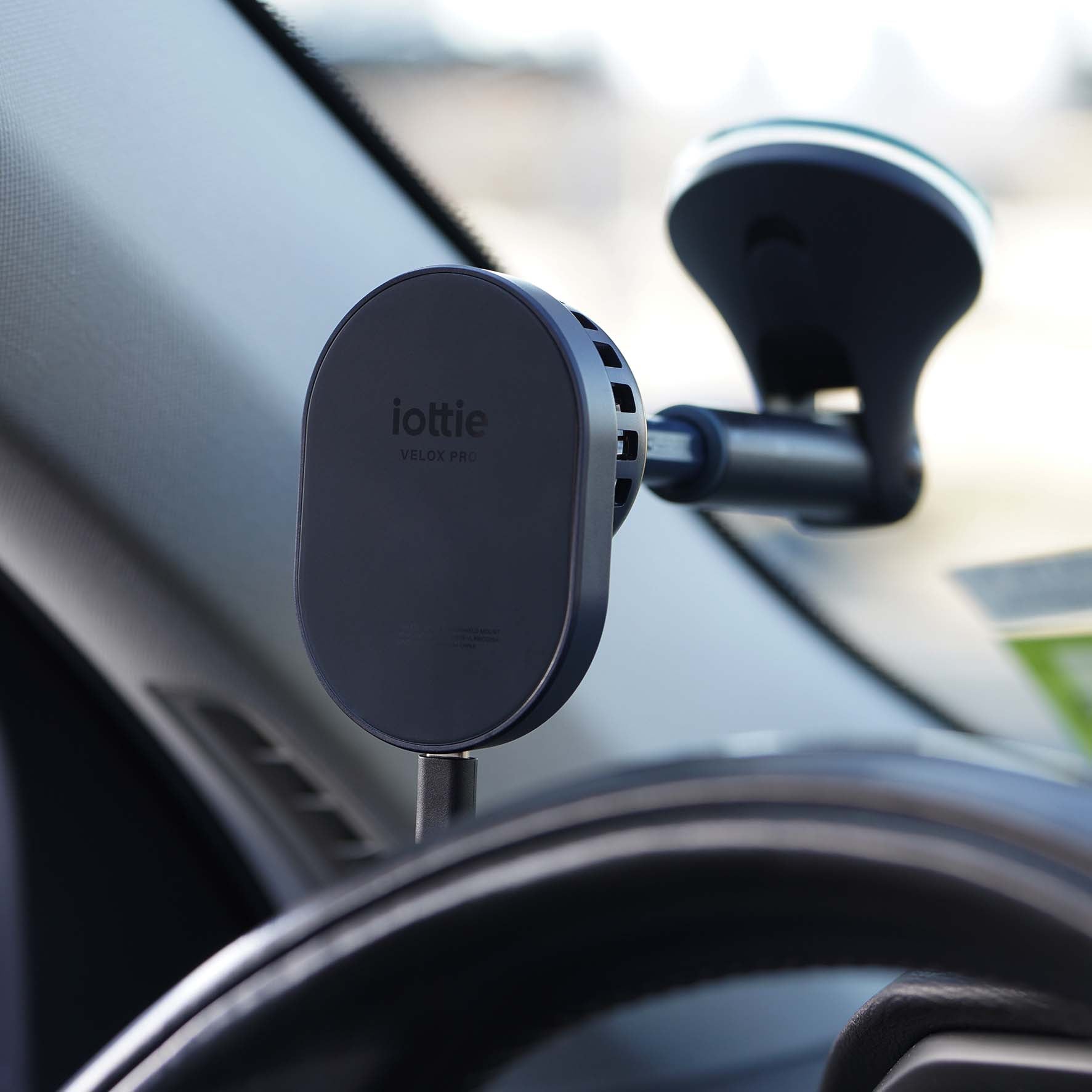 Iottie Velox Pro Wireless Dash/Windshield Mount Black